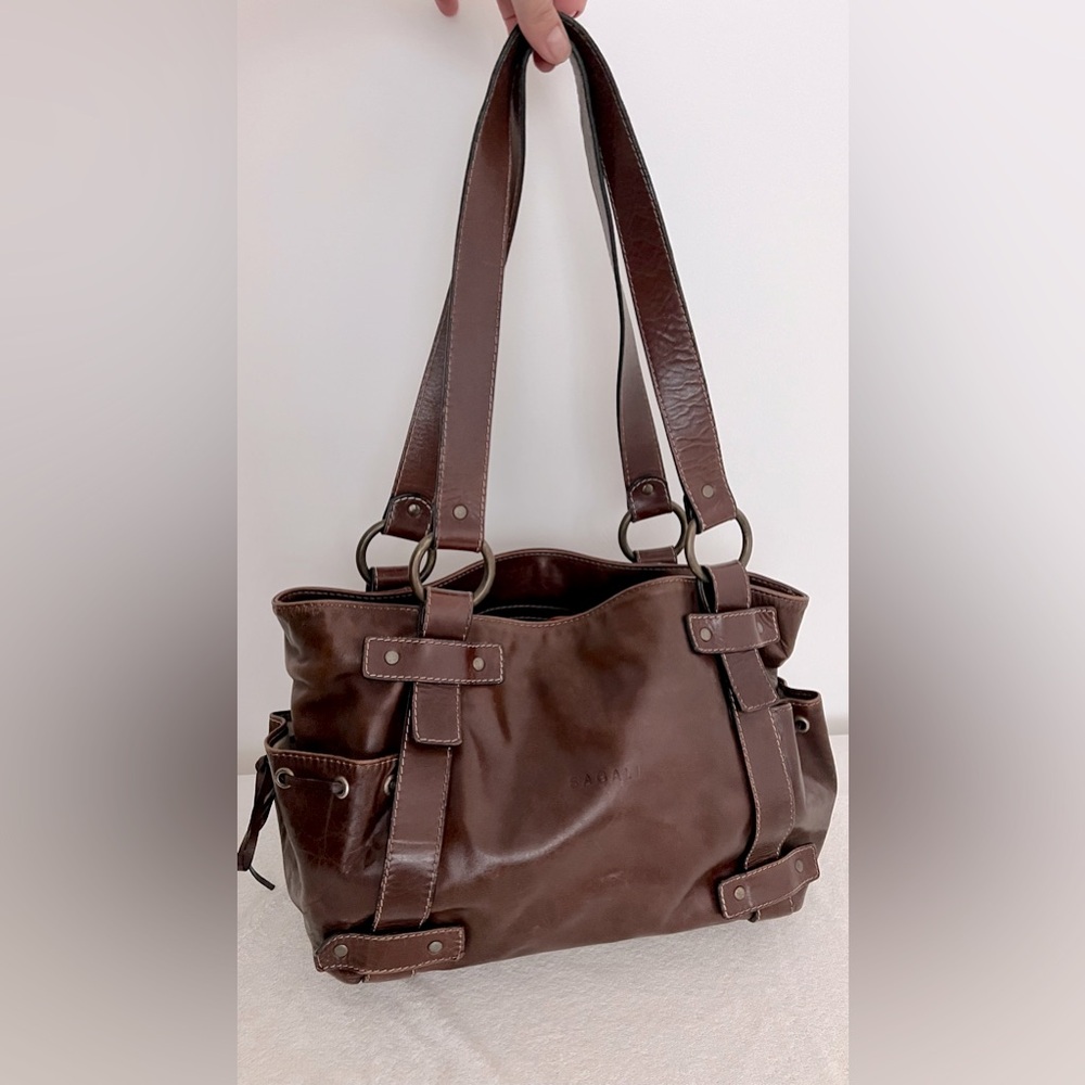 Genuine leather 90’s shoulder satchel. Made in Uruguay. ✨